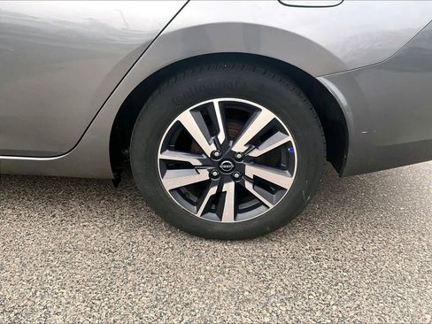 Used 2023 Nissan Versa SV image 4