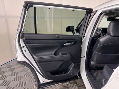 Used 2023 Toyota Highlander XLE image 36