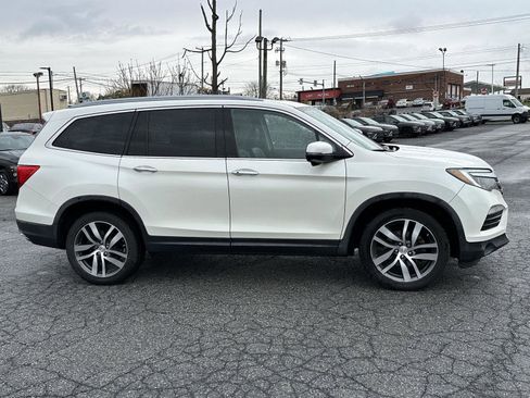 Used 2017 Honda Pilot Touring image 9