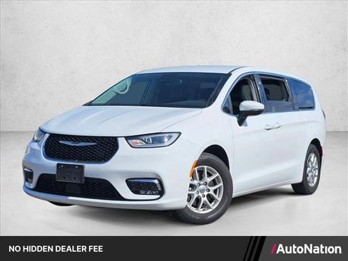Used 2023 Chrysler Pacifica Touring-L FWD image 1