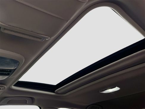 Used 2022 Subaru Crosstrek 2.0i Premium w/ Moonroof Package image 21