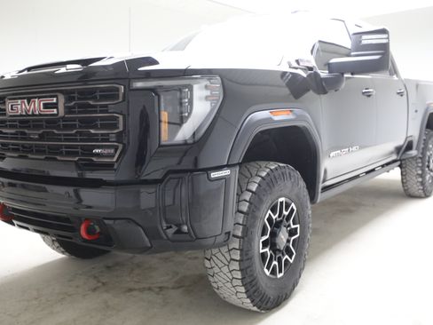 Used 2025 GMC Sierra 2500 AT4X AWD/4WD image 1