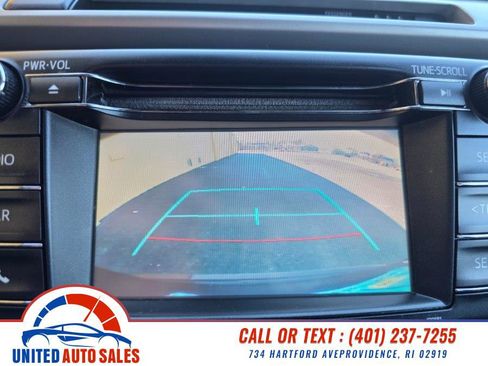 Used 2018 Toyota RAV4 LE w/ Carpet Mat Package AWD/4WD image 19