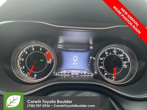 Used 2019 Jeep Cherokee High Altitude AWD/4WD image 9