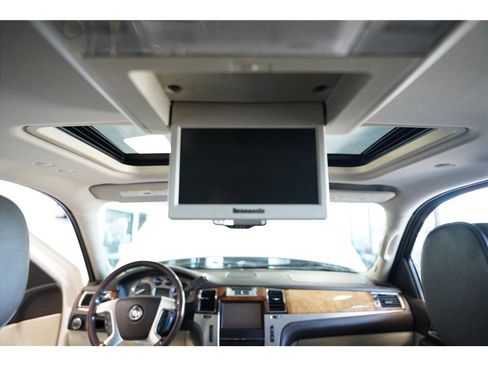 Used 2014 Cadillac Escalade Platinum RWD image 15