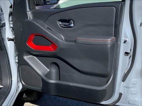 Used 2024 Nissan Frontier PRO-4X w/ Off-Road Protection Package image 22