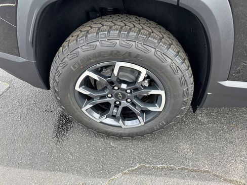 New 2026 Chevrolet Equinox ACTIV w/ Convenience Package III FWD image 18