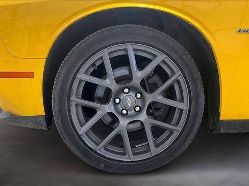 Used 2017 Dodge Challenger R/T Plus RWD image 9