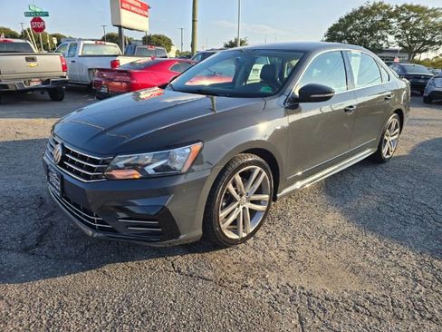 Used 2017 Volkswagen Passat 1.8T R-Line image 5