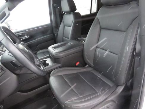 Used 2024 Chevrolet Suburban Z71 image 15