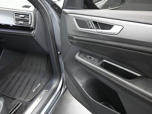 Used 2024 Volkswagen Atlas Cross Sport SE FWD image 23