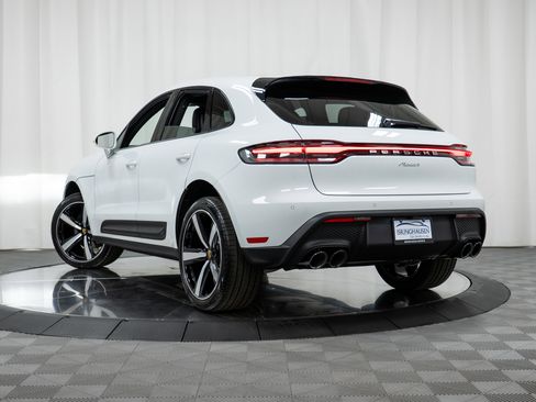 Used 2025 Porsche Macan image 31