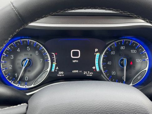 Used 2023 Chrysler Pacifica Touring-L FWD image 12