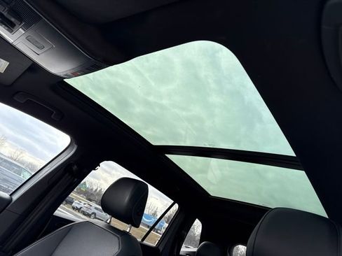 Used 2022 Volkswagen Tiguan SE R-Line image 23