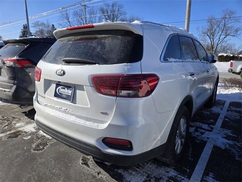 Used 2019 Kia Sorento LX w/ LX Convenience Package image 4