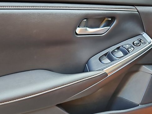 Certified 2022 Nissan Sentra SR w/ Electronics Package image 12