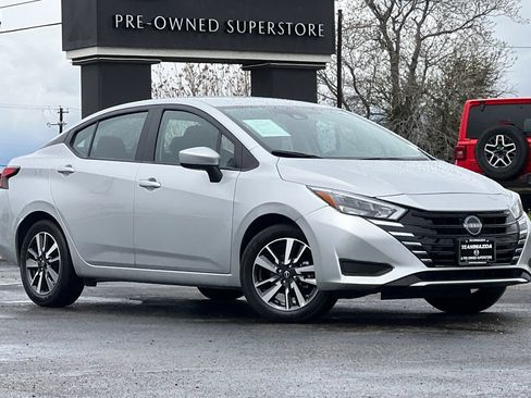 Used 2025 Nissan Versa SV FWD image 2