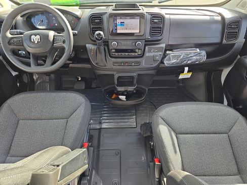 Used 2025 RAM ProMaster 2500 w/ Convenience Group image 9