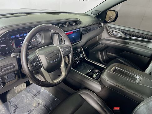 Used 2021 GMC Yukon Denali w/ Denali Premium Package AWD/4WD image 9