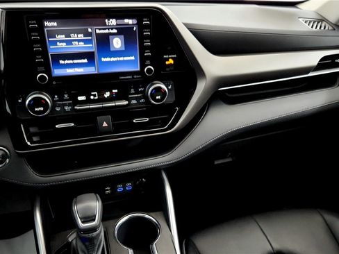Used 2022 Toyota Highlander XLE image 42