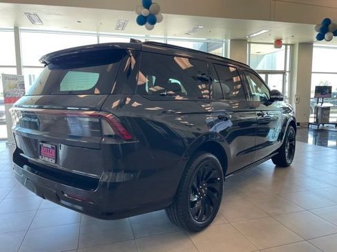 New 2026 Lincoln Navigator Reserve w/ Jet Appearance Package AWD/4WD image 5