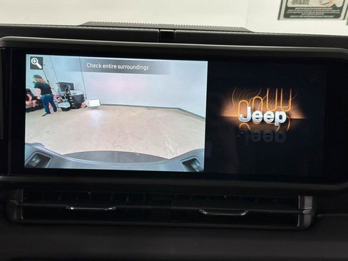 New 2025 Jeep Gladiator Sport w/ Premium Package image 12