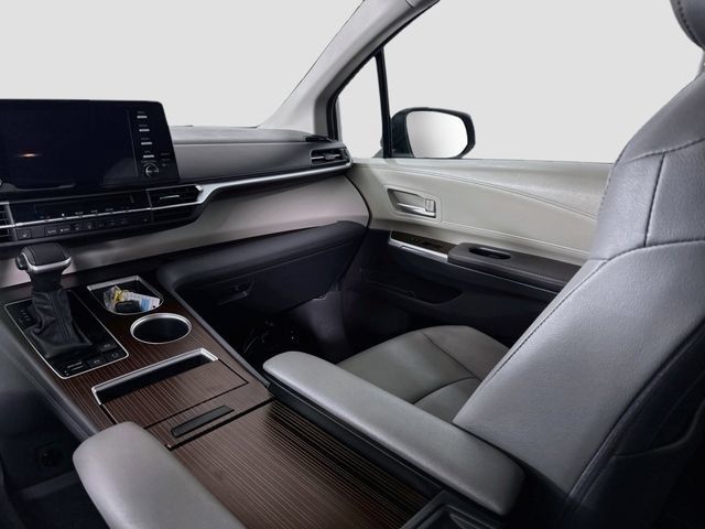 Certified 2024 Toyota Sienna XLE FWD image 25