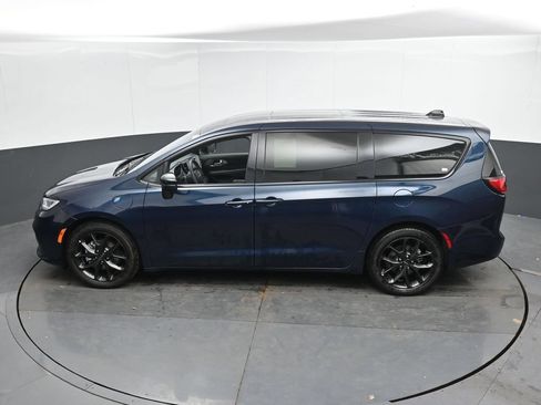 Used 2023 Chrysler Pacifica Limited w/ S Appearance Package FWD image 36