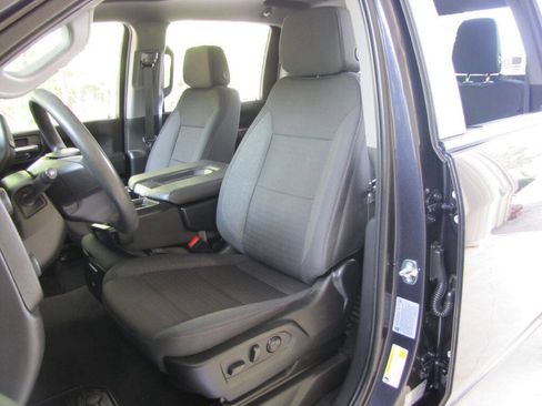 Used 2024 Chevrolet Silverado 2500 Custom w/ Custom Value Package image 15