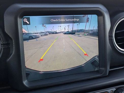 Used 2021 Jeep Gladiator Overland image 14