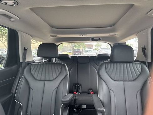 Used 2024 Hyundai Palisade Limited FWD image 7