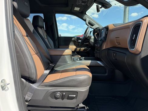 Used 2019 Chevrolet Silverado 1500 High Country w/ Technology Package AWD/4WD image 13