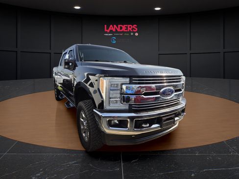 Used 2017 Ford F250 Lariat w/ Lariat Ultimate Package AWD/4WD image 3