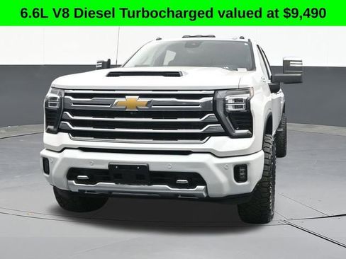 Used 2024 Chevrolet Silverado 2500 High Country w/ Technology Package AWD/4WD image 2