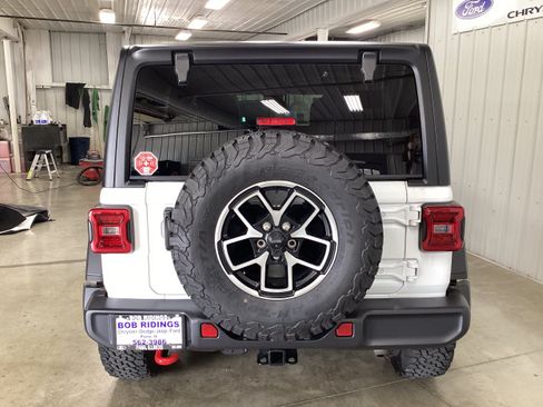 Used 2025 Jeep Wrangler Unlimited Rubicon w/ Convenience Group AWD/4WD image 4