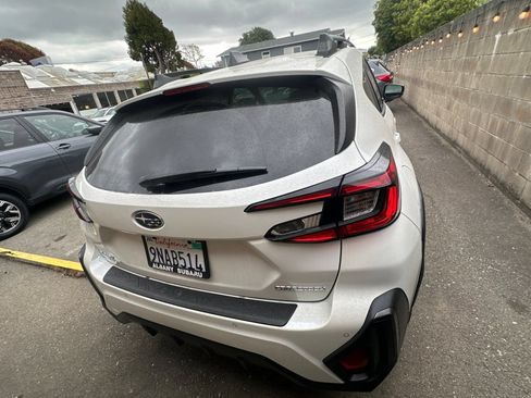 Used 2024 Subaru Crosstrek 2.5i Limited w/ Crosstrek Mirror Package AWD/4WD image 7