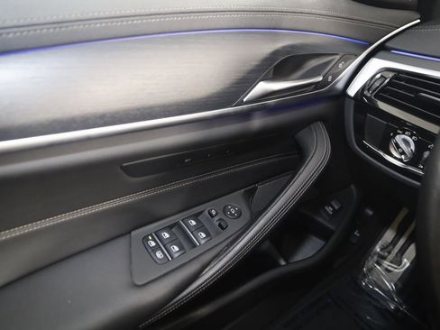 Used 2023 BMW M550i xDrive w/ Executive Package image 40