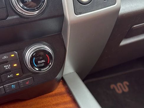 Used 2019 Ford F150 King Ranch w/ Equipment Group 601A Luxury AWD/4WD image 29