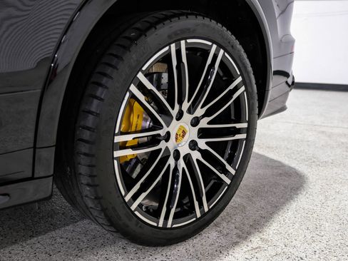 Used 2016 Porsche Cayenne Turbo S image 70