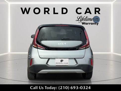 Used 2023 Kia Soul LX w/ LX Technology Package FWD image 4
