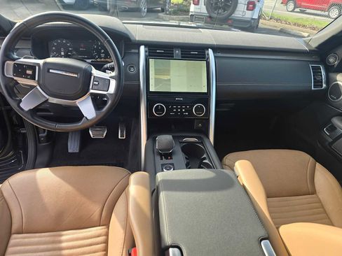 Used 2023 Land Rover Discovery Metropolitan Edition image 22