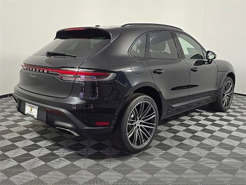 Certified 2025 Porsche Macan image 7
