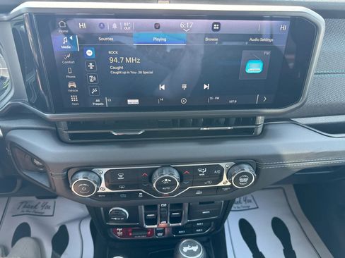 Used 2025 Jeep Wrangler Unlimited Rubicon 4xe AWD/4WD image 7