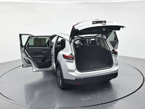 Used 2025 Nissan Rogue SV FWD image 44