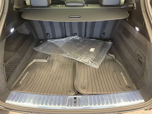 Used 2025 Porsche Cayenne image 6