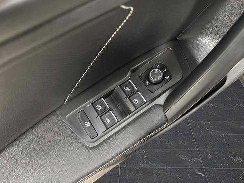 Used 2023 Volkswagen Tiguan SE image 26