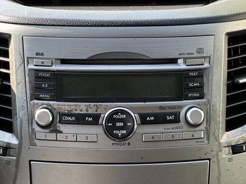 Used 2011 Subaru Outback 2.5i Premium image 9