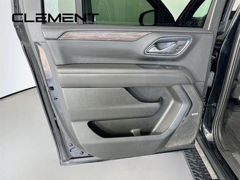 Used 2022 Chevrolet Suburban Z71 image 31