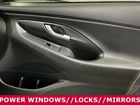 Used 2018 Hyundai Elantra GT image 26