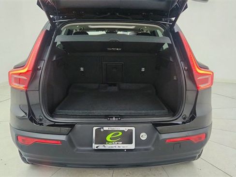 Used 2024 Volvo XC40 B5 Plus image 14